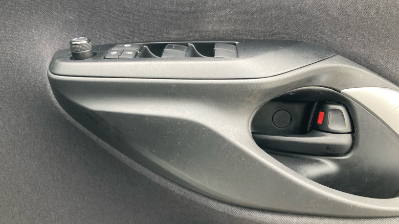 Toyota Yaris 1.5 Hybrid Design 5dr CVT Hybrid Hatchback